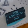 Etiketa Duo Conforto dušeka na njemu