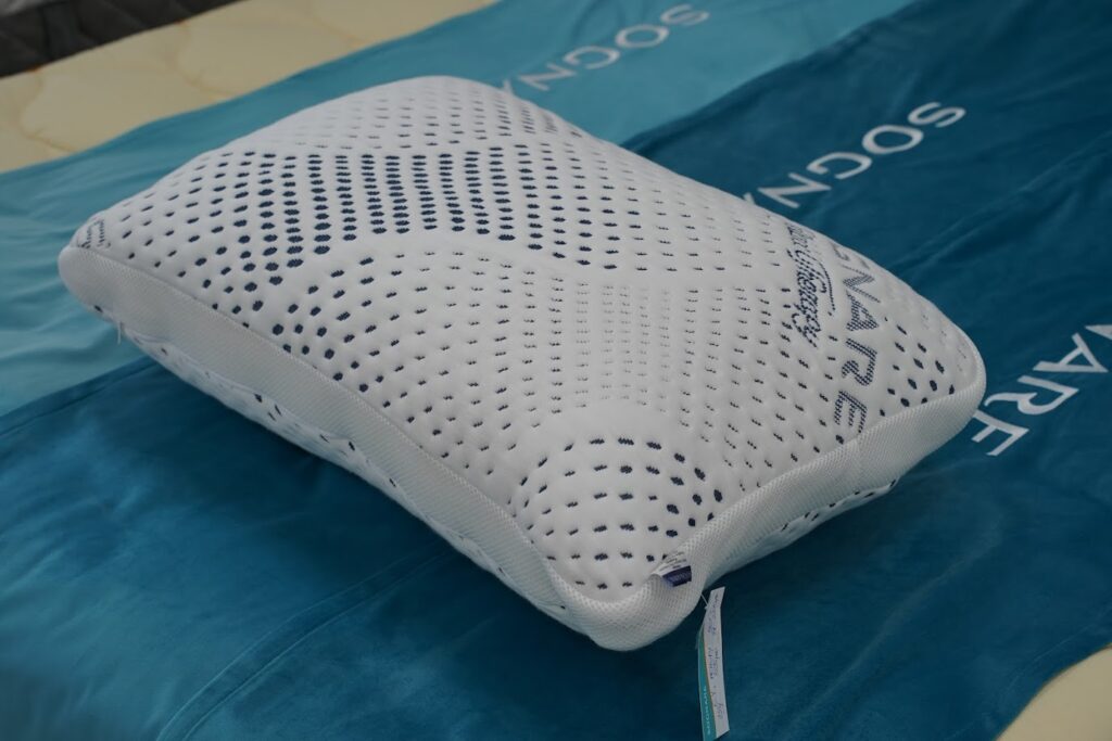 Jastuk Exclusive Memory na krevetu u salonu