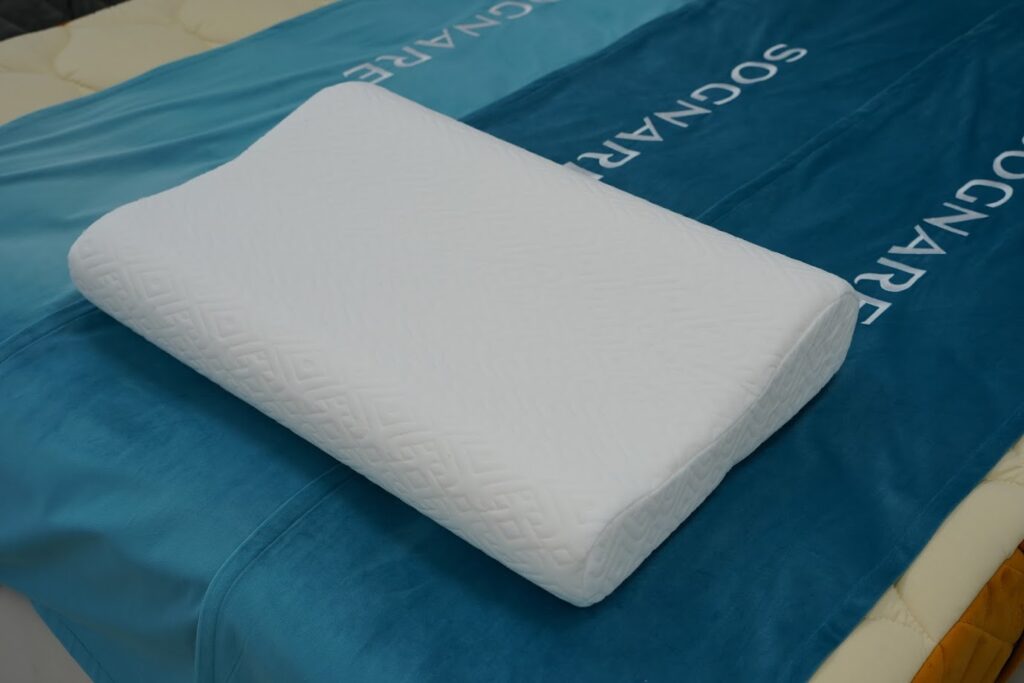 Jastuk Softy anatomic na krevetu u salonu