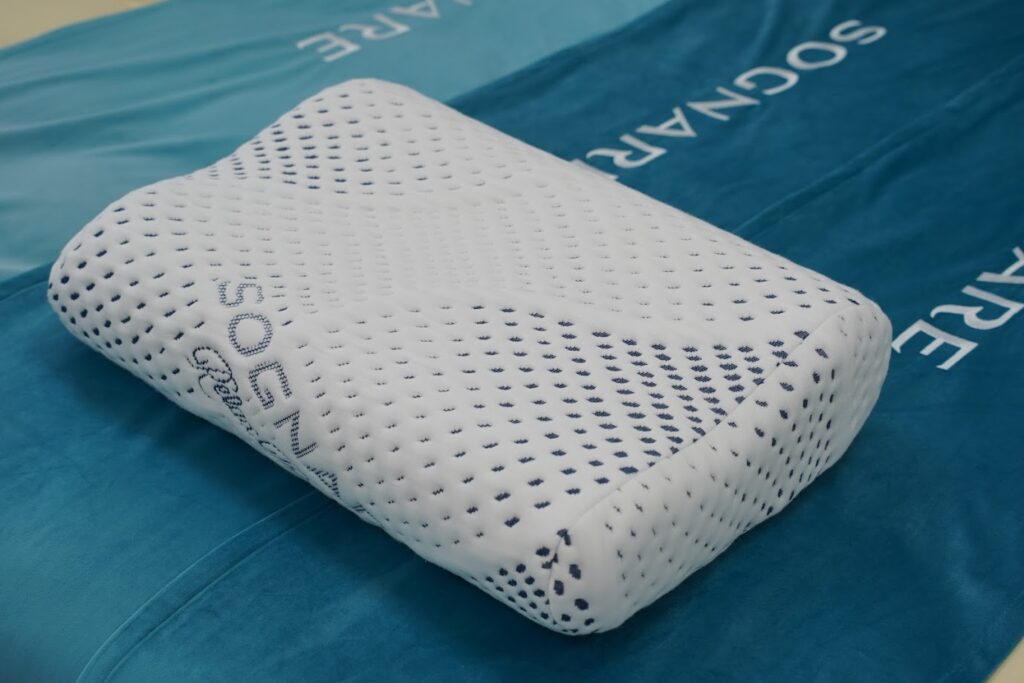 Jastuk anatomic Memory na krevetu u salonu