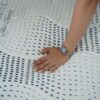 Ruka pritiska memory penu dušeka Sognare, test elastičnosti i udobnosti