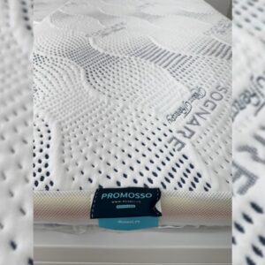 Naddušek Promosso izbliza na krevetu